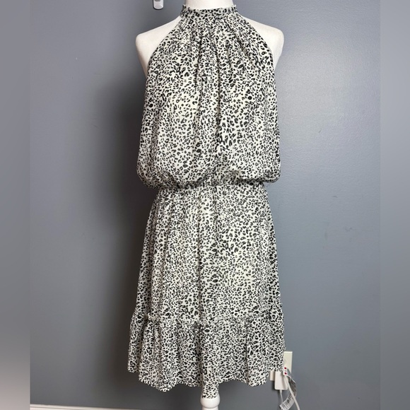 Dresses & Skirts - Elegant Black and White Leopard Print Dress